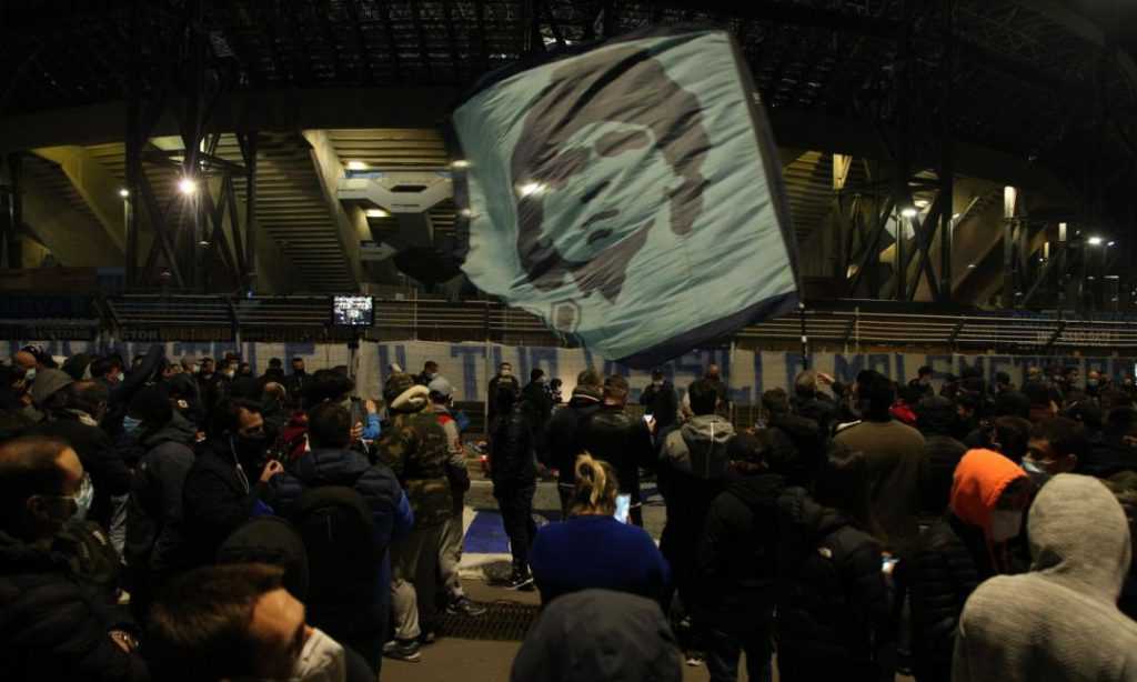 san-paolo-tifosi-maradona