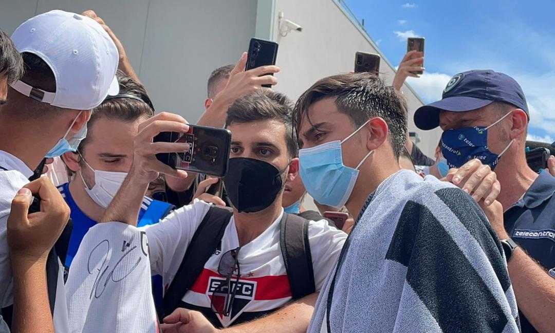 tifosi-juve-dybala-selfie